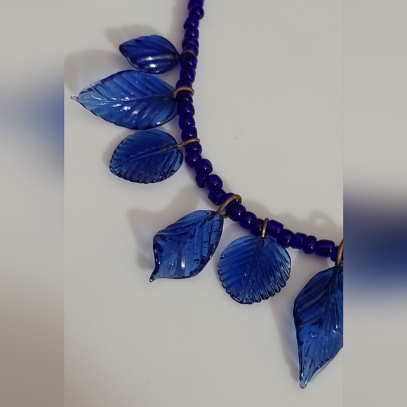 OLD Vintage blue leaves leaf Czech pressed molded glass necklace beaded cobalt - Picture 5 of 9
